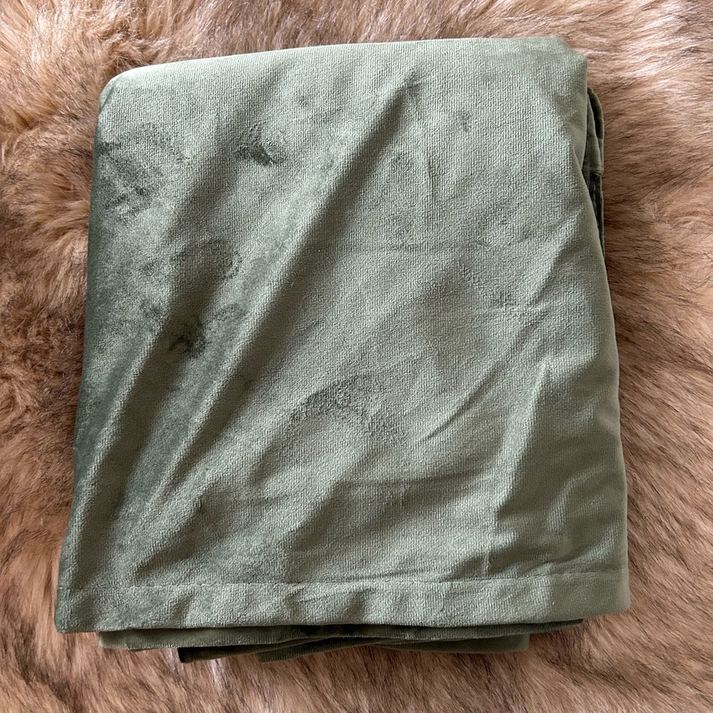 Green and Blue Curtains 40W/84L